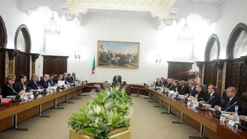 Bensalah préside le Conseil des ministres